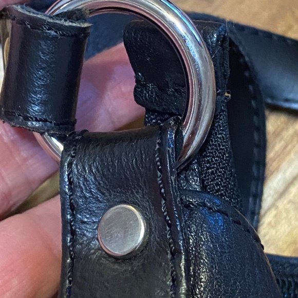 The Trend black leather thin profile crossbody. Italian made - Picture 10 of 16